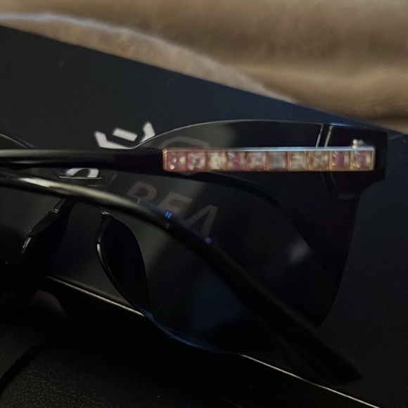 Black with Crystals Colrea dark glasses with case - Picture 5 of 7